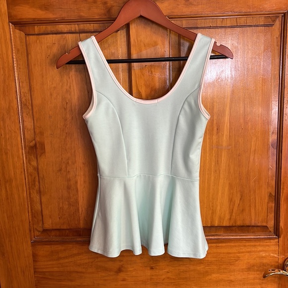 Casual Couture Mint Peplum Blouse - Size Small 🦋 - Picture 5 of 6